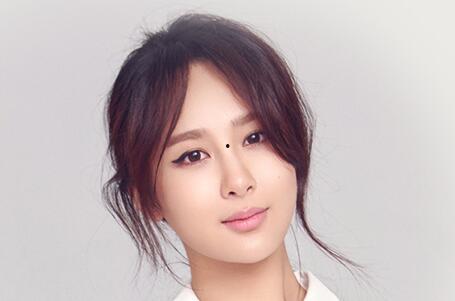 杨紫年龄个人资料,青春绽放，演绎不凡人生